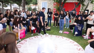 Tasarımcılar Çeşme'de ikinci kez gençlerle buluştu 