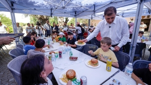 Başkan Tugay sözünü tuttu, çocukların yüzü güldü 