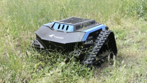 Çiğli'de temizlikte yeni dönem: Ot biçme robotu devrede 