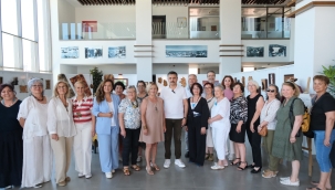 Dikili'de sanat rüzgarı: 7'den 70'e tüm kursiyerler yıl sonu coşkusunda buluştu 