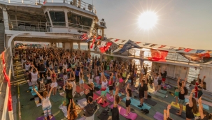 Körfez’in mavisinde 400 kişilik yoga buluşması 