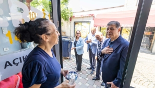 Başkan Tugay Güzelbahçe'de esnaf ve vatandaşlarla buluştu 